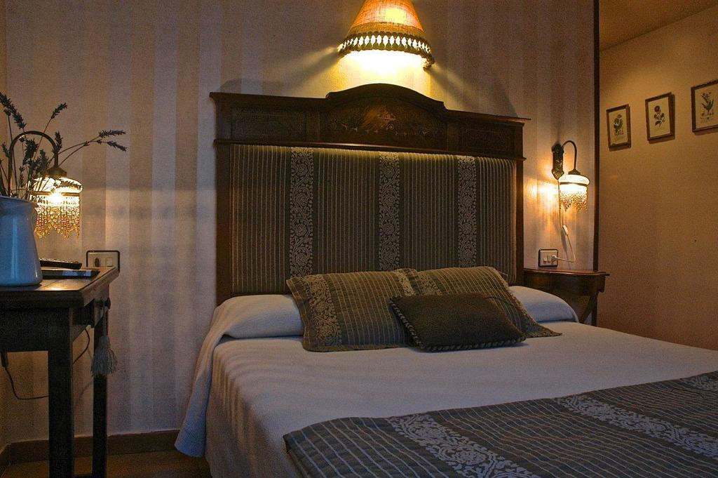 Hotel Casa Frauca Sarvise Room photo