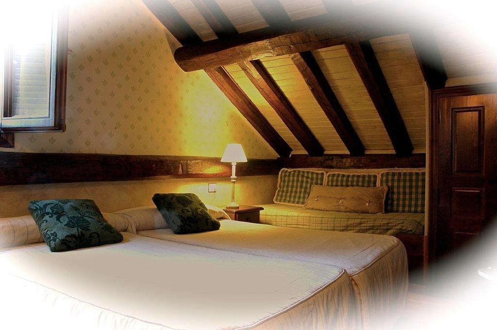 Hotel Casa Frauca Sarvise Room photo
