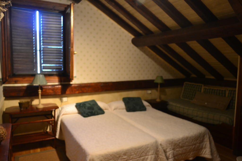 Hotel Casa Frauca Sarvise Room photo